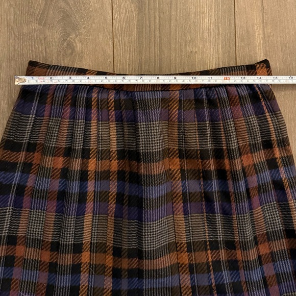 VALENTINO VINTAGE 80’s | Pleated Plaid Wool Skirt - Picture 9 of 11